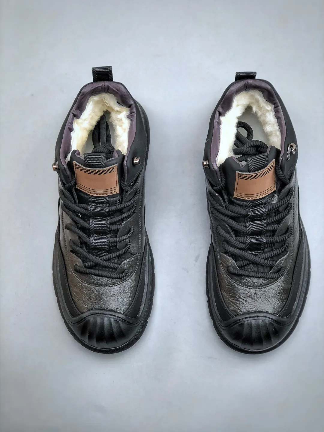 Local self-pickup💰520 supports store Timberland/Timberland classic 25ss new mid-top (plus velvet) Classic re-engineered brand new upgrade Guangdong factory quality Original box original packaging The fabric is made of Italian top frosted cowhide with anti-odor and anti-corrosion genuine leather latex insoles to give you a perfect wearing experience High-quality and durable, a must-have for sportsmen Specially designed to treat those who are not handsome High-quality feet with first-class feel Exclusive supply Official product number: TB23066 Size: 39 40 41 42 43 44